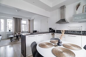1BR Penthouse with Sauna & Private Rooftop Terrace