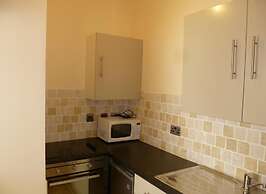 Flat - Sleeps 2 & Parking Available