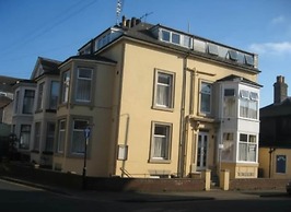 Flat - Sleeps 2 & Parking Available