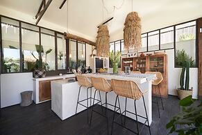 Fabulous 3BR Boho-chic Style, Umalas With Staff