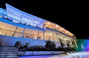 Horizon Beach Hotel