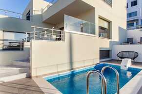 Luxurious Rikas Villa