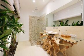 Romantic Jungle Villa, 1 BR, Ubud With Staff