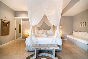 Romantic Jungle Villa, 1 BR, Ubud With Staff