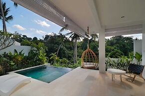 Romantic Jungle Villa, 1 BR, Ubud With Staff