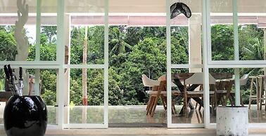 Magical Jungle Villa, 4 BR, Ubud With Staff