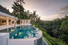 Limitless Jungle Villas Complex, 5 BR, Ubud With Staff