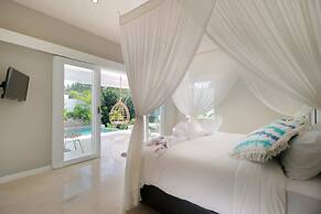 Limitless Jungle Villas Complex, 5 BR, Ubud With Staff