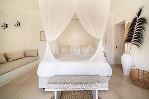 Limitless Jungle Villas Complex, 5 BR, Ubud With Staff