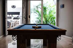 Limitless Jungle Villas Complex, 5 BR, Ubud With Staff