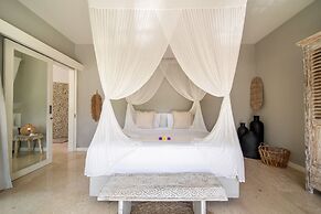 Limitless Jungle Villas Complex, 5 BR, Ubud With Staff