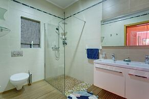 Seafront Apartment in Sliema With Pool, Upmarket Complex