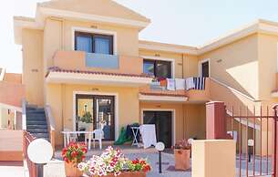 2 Bed Flat - Sleeps 4 - Garden - Parking - Wifi