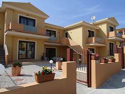 2 Bed Flat - Sleeps 4 - Garden - Parking - Wifi