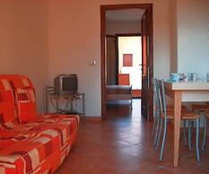 2 Bed Flat - Sleeps 4 - Garden - Parking - Wifi
