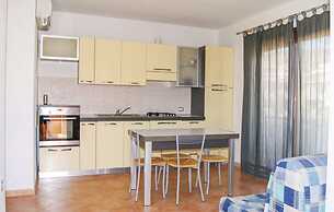 2 Bed Flat - Sleeps 4 - Garden - Parking - Wifi
