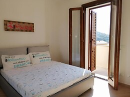 Apartment Sleeps 4 With Free Parking