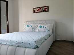 Apartment Sleeps 4 With Free Parking