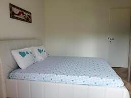 Apartment Sleeps 4 With Free Parking