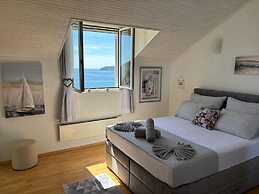 Indy's Beach Apartments