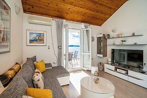 Indy's Beach Apartments