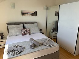 Indy's Beach Apartments