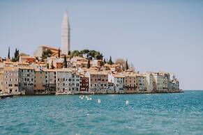 Seafront Palazzo Rovinj With Private sea Access