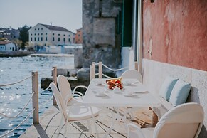 Seafront Palazzo Rovinj With Private sea Access