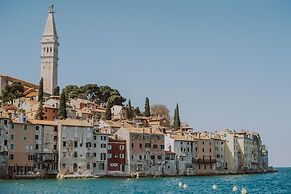 Seafront Palazzo Rovinj With Private sea Access