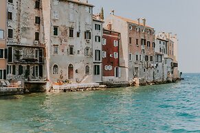Seafront Palazzo Rovinj With Private sea Access