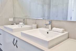 Indulge Luxury Homes - Dockside Marina