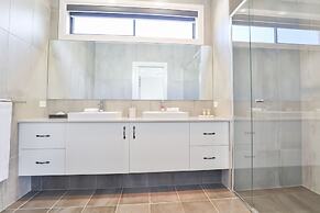 Indulge Luxury Homes - Dockside Marina