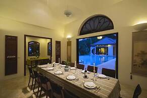 Luxury Private Beachfront Haileng Villa