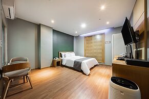 Golden Business Hotel