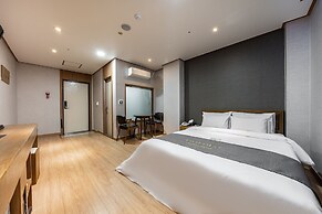 Golden Business Hotel