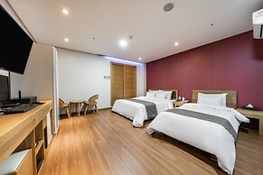 Golden Business Hotel