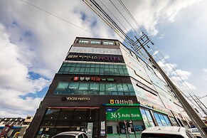 Golden Business Hotel