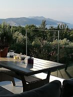 3 Bed Flat - Sleeps 6 - Garden - Parking - Wifi