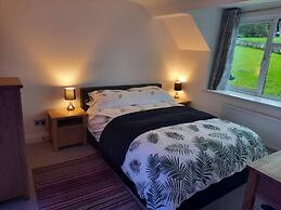 3 Bed Barn - Sleeps up to 6 - Parking - Wifi