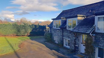 3 Bed Barn - Sleeps up to 6 - Parking - Wifi