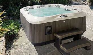 Waterfront Holiday Home in Heeg with Hot Tub