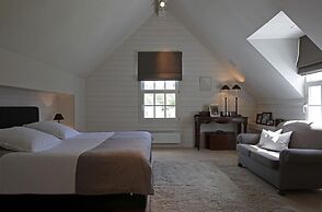 Waterfront Holiday Home in Heeg with Hot Tub