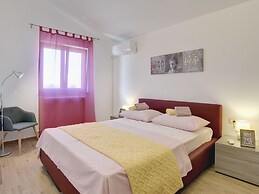 Villa in Pula With sea Beach