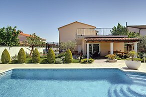 Holiday Home in Medulin With Private Pool
