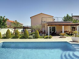 Holiday Home in Medulin With Private Pool