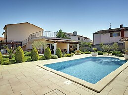 Holiday Home in Medulin With Private Pool