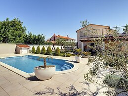 Holiday Home in Medulin With Private Pool
