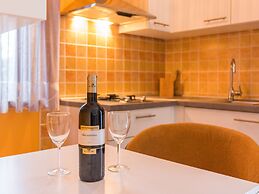 Apartment With Private Pool in Pula