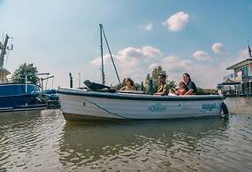 Well-maintained Chalet Near Biesbosch
