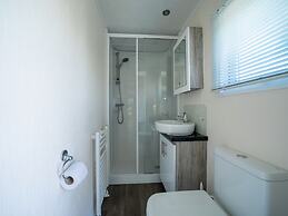 Well-maintained Chalet Near Biesbosch